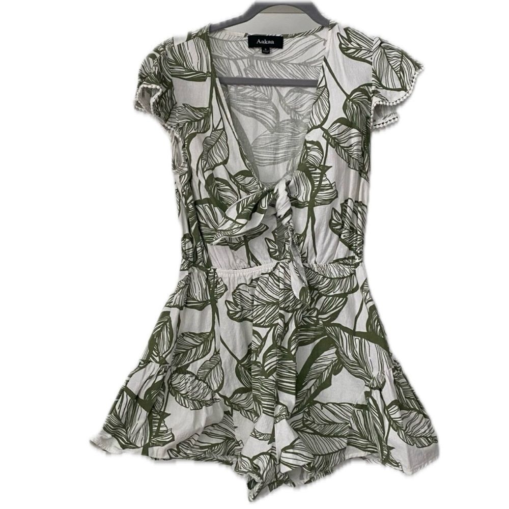 NWT AAKAA Women small Green Leaf Print Tie Romper TRAVEL BOHO BEACHY TROPICAL